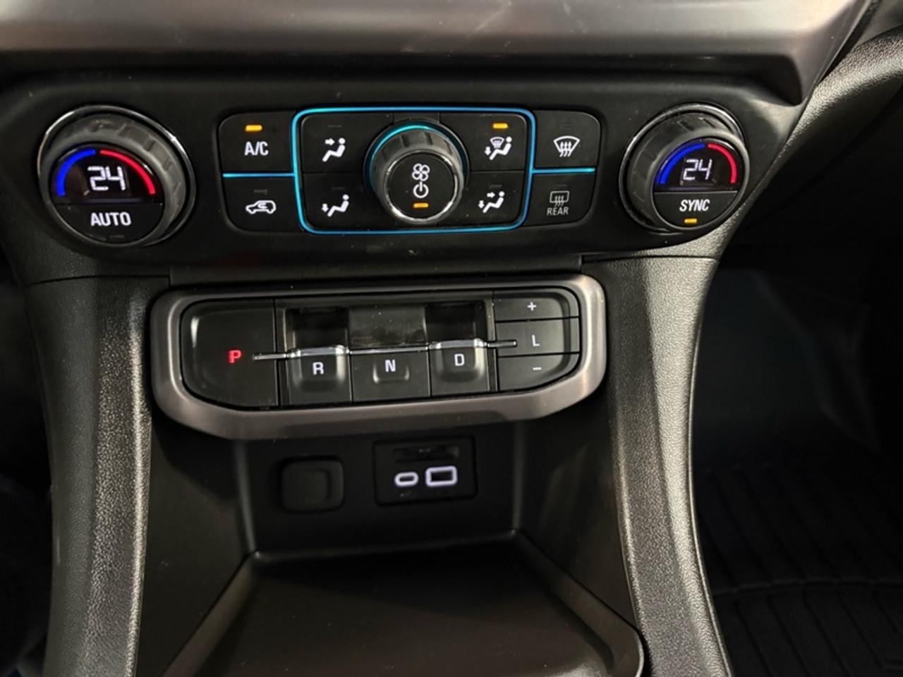 2020 GMC Acadia AT4 Photo