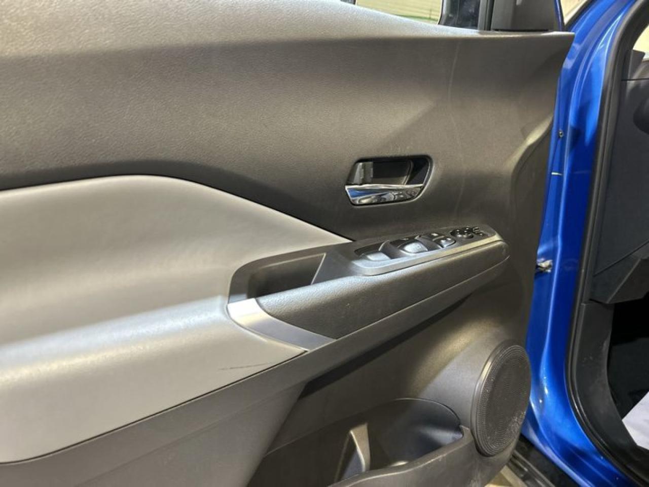 2024 Nissan Kicks SR Photo