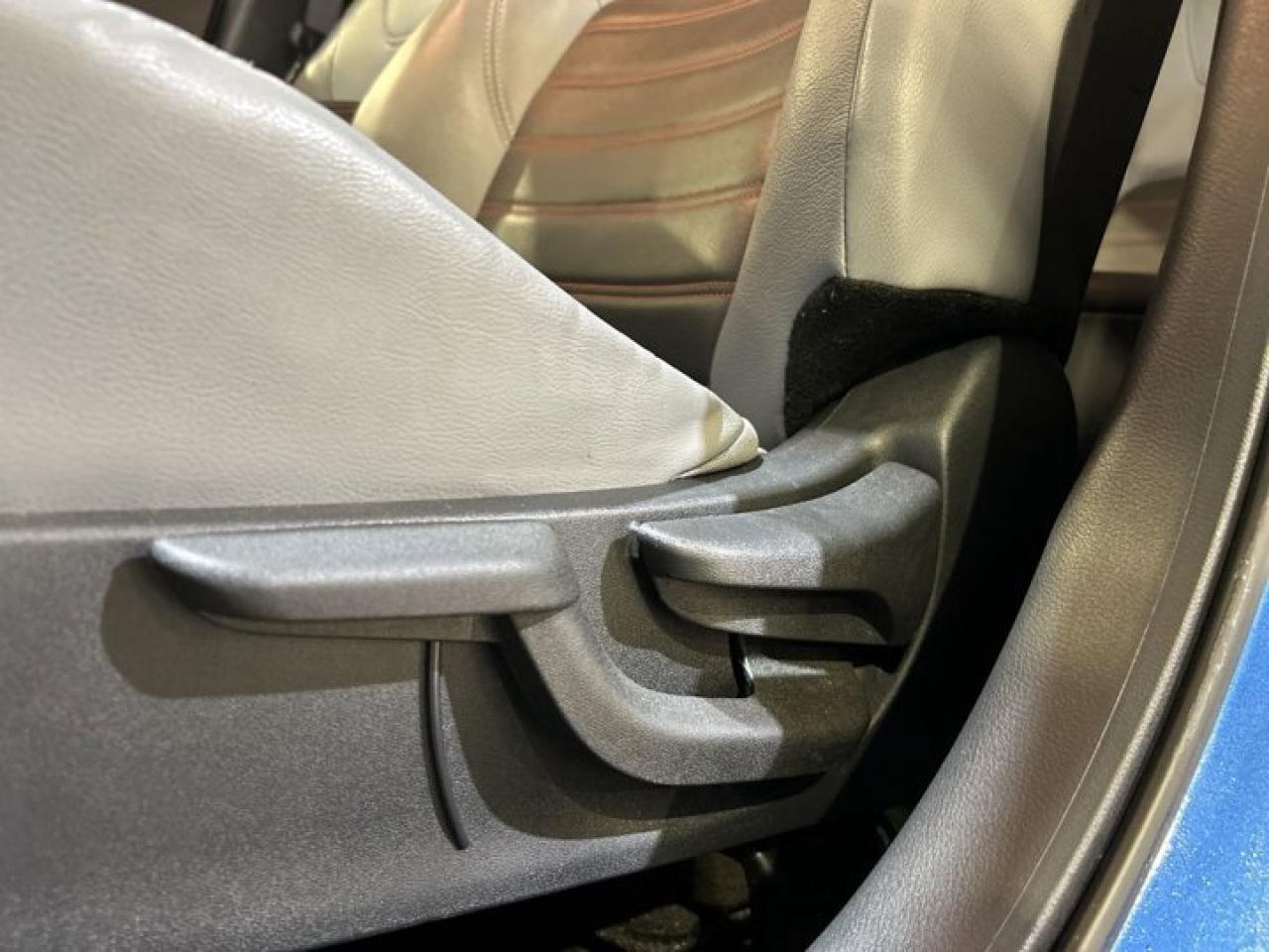 2024 Nissan Kicks SR Photo