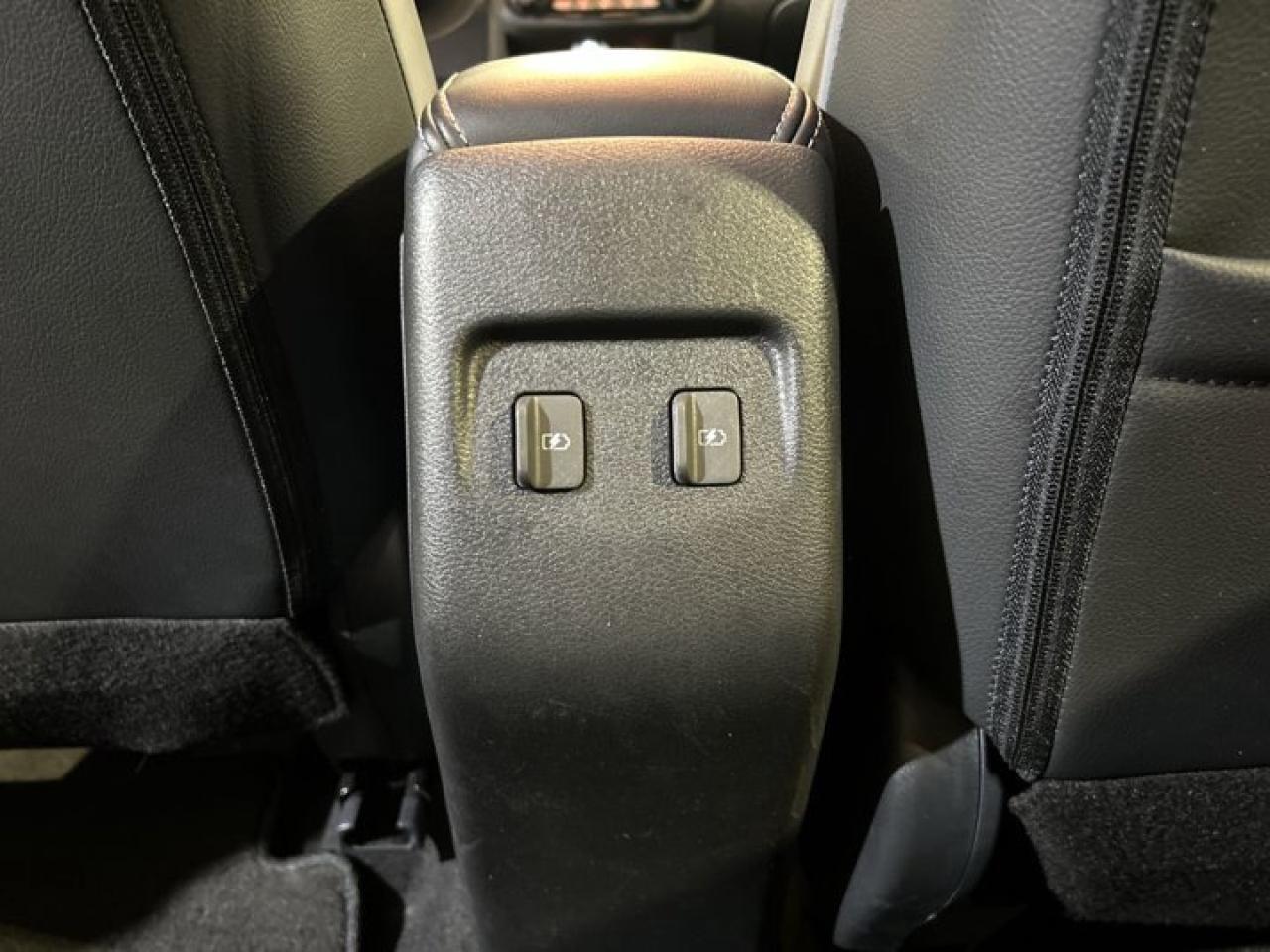 2024 Nissan Kicks SR Photo