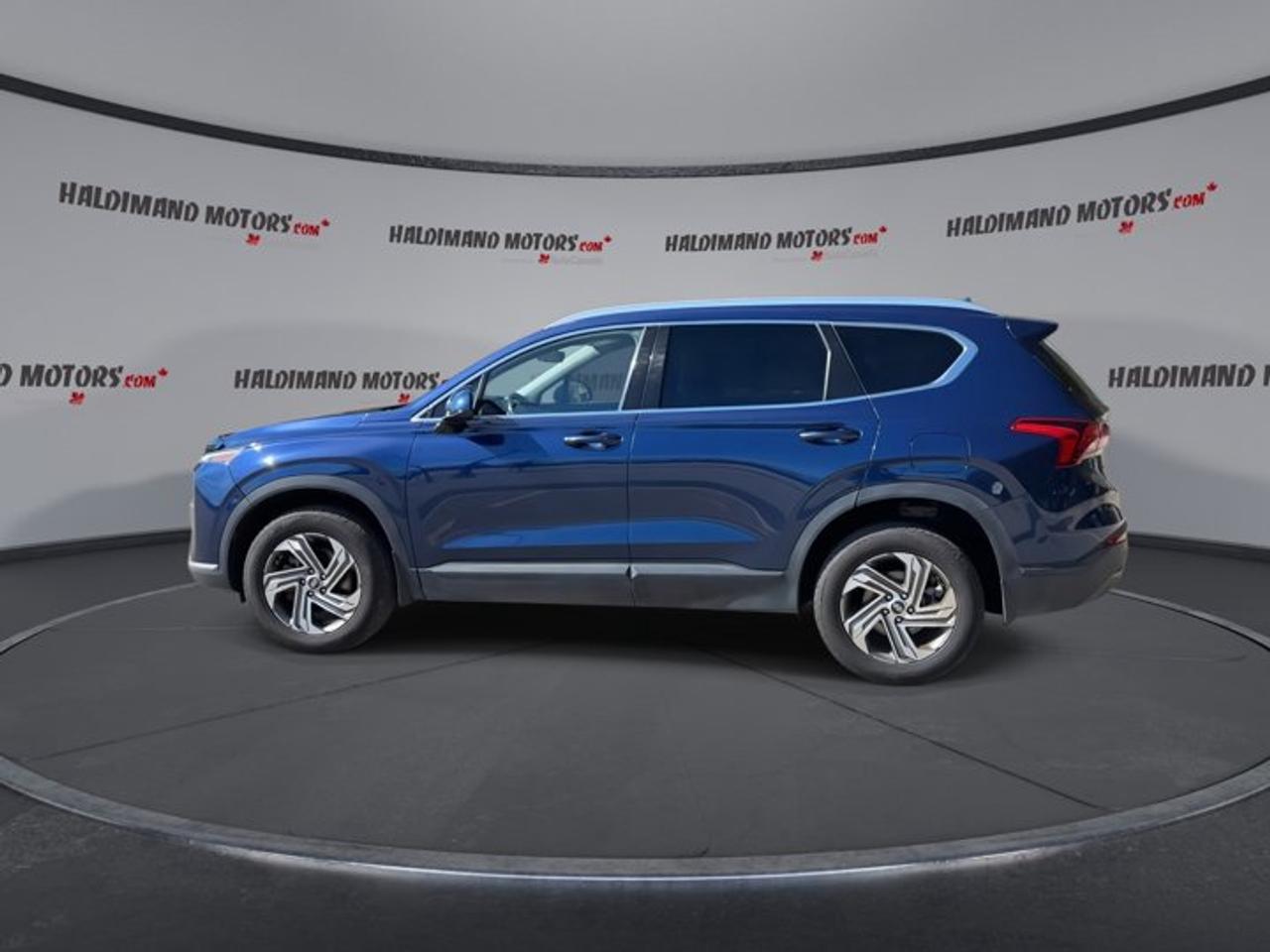 2021 Hyundai Santa Fe Essential AWD Photo4