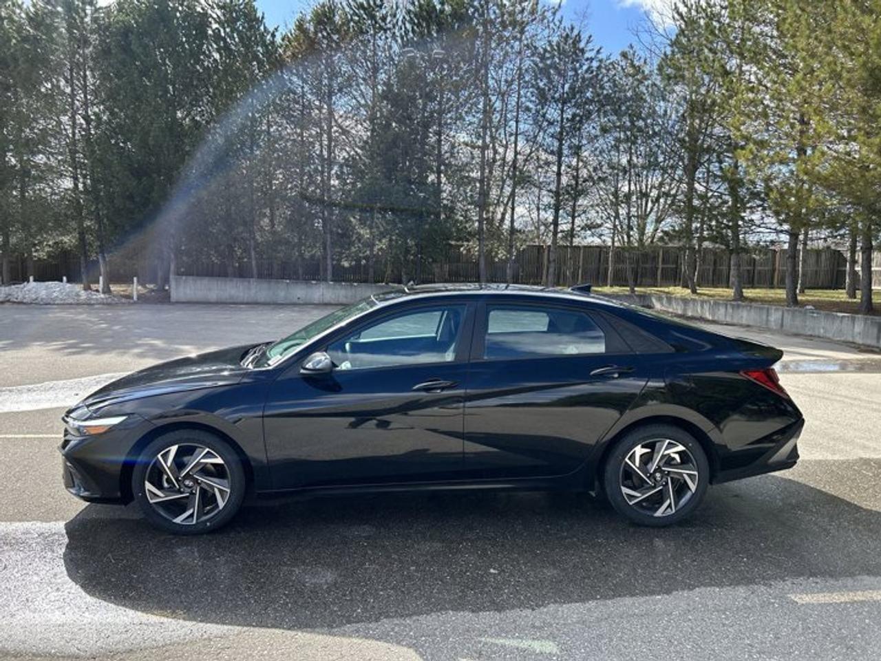 2024 Hyundai Elantra Preferred FWD | No Accidents | Heated Steering Wheel Photo