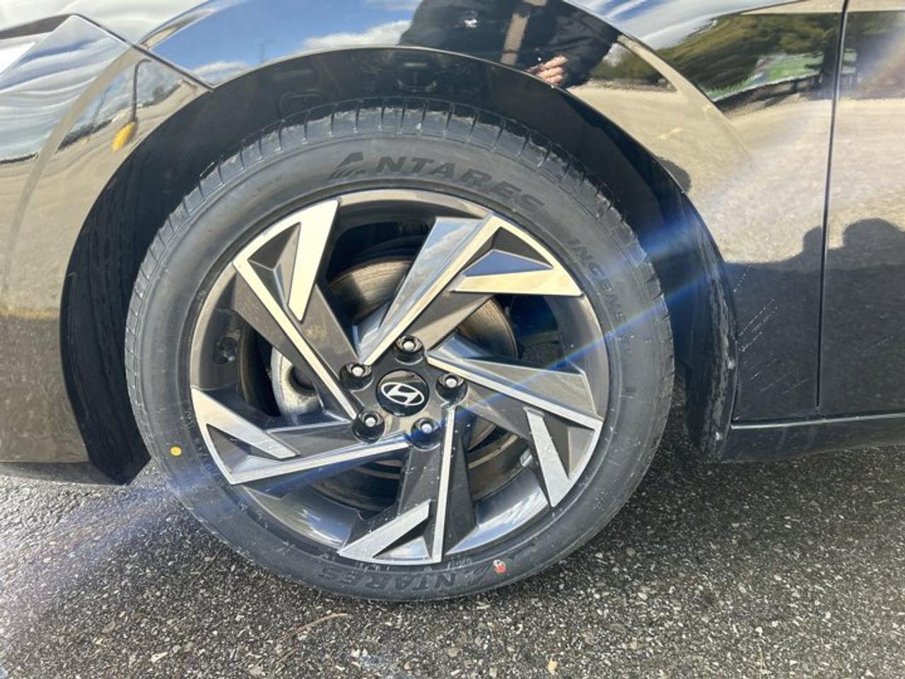 2024 Hyundai Elantra Preferred FWD | No Accidents | Heated Steering Wheel Photo