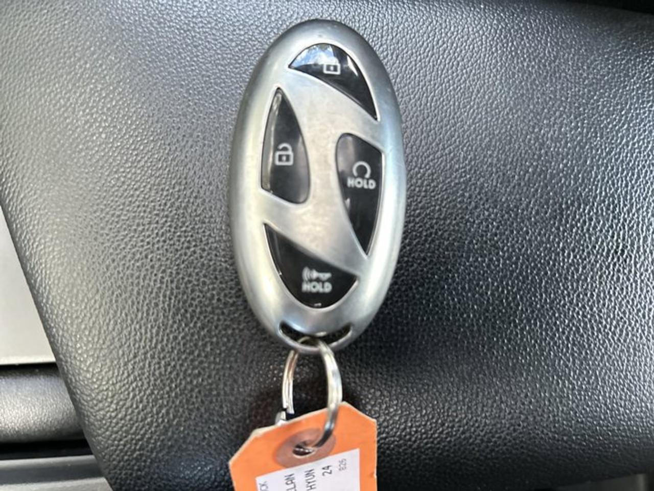 2024 Hyundai Elantra Preferred FWD | No Accidents | Heated Steering Wheel Photo