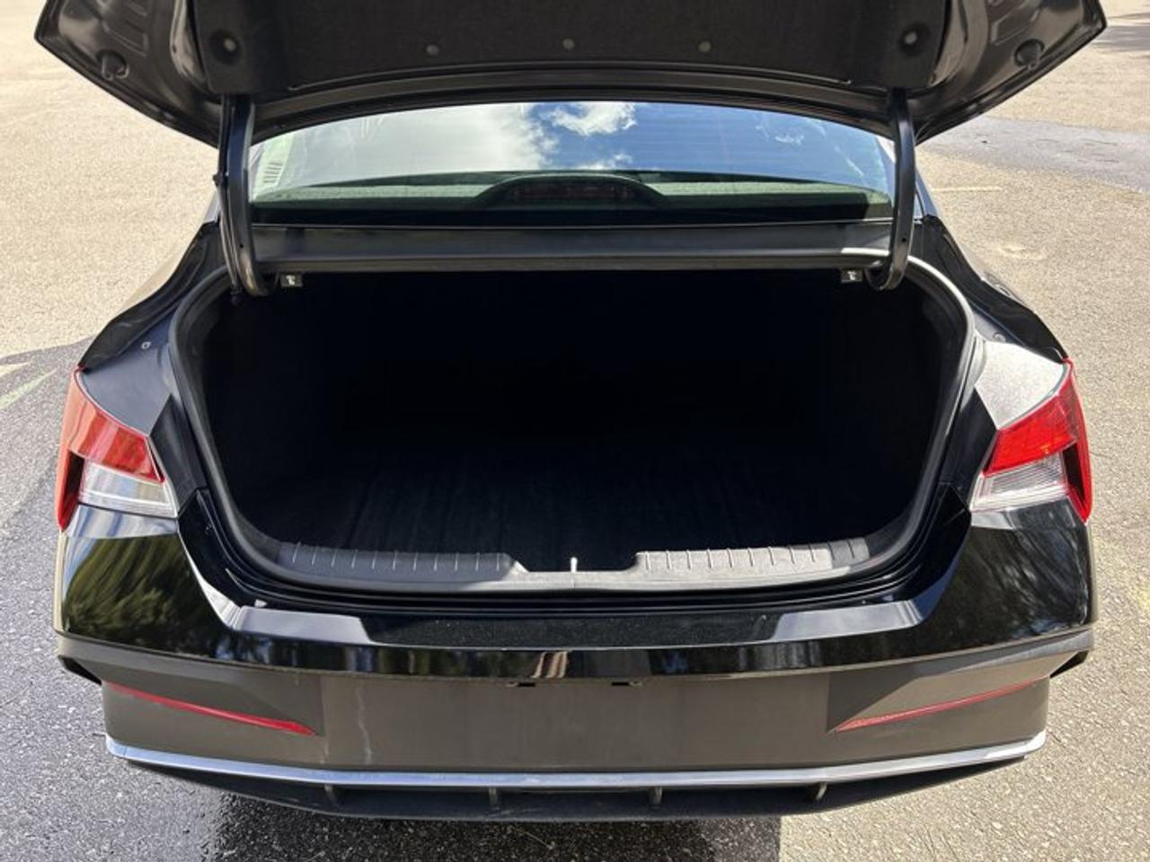 2024 Hyundai Elantra Preferred FWD | No Accidents | Heated Steering Wheel Photo