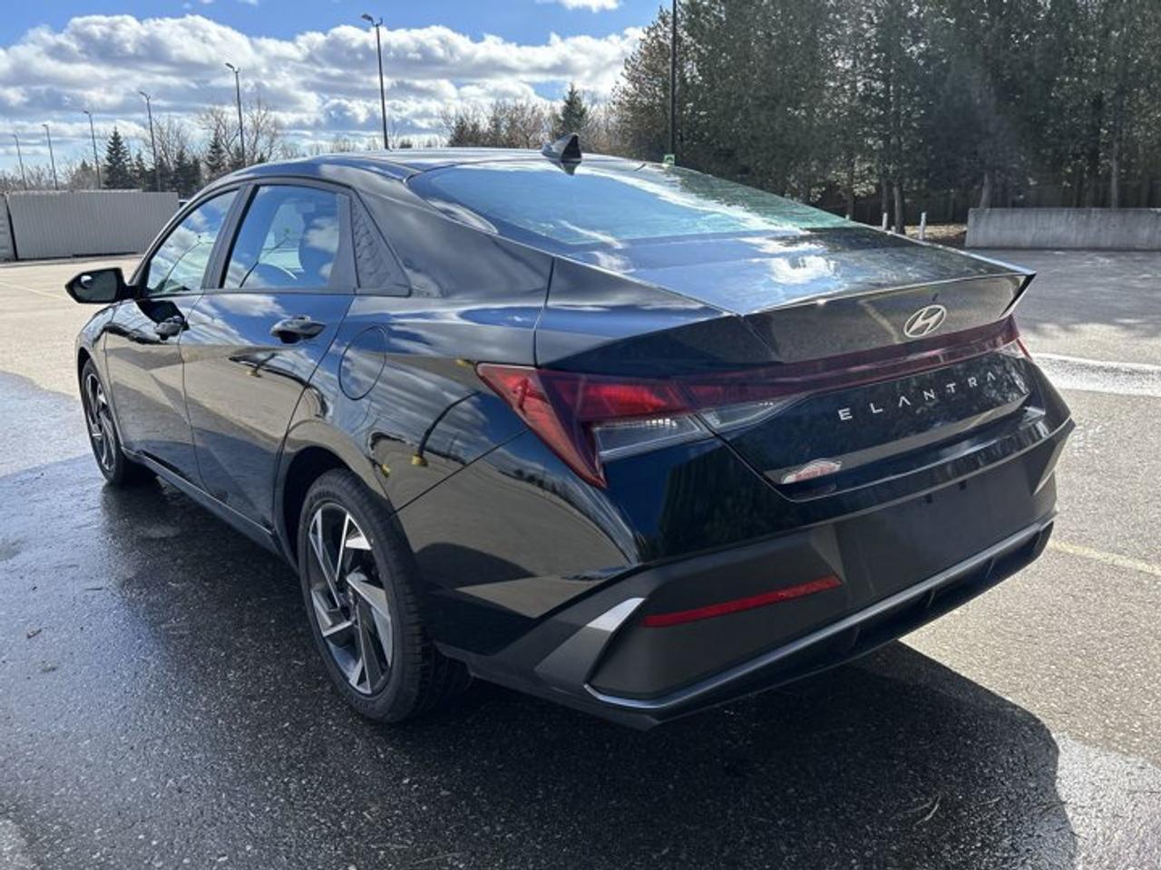 2024 Hyundai Elantra Preferred FWD | No Accidents | Heated Steering Wheel Photo