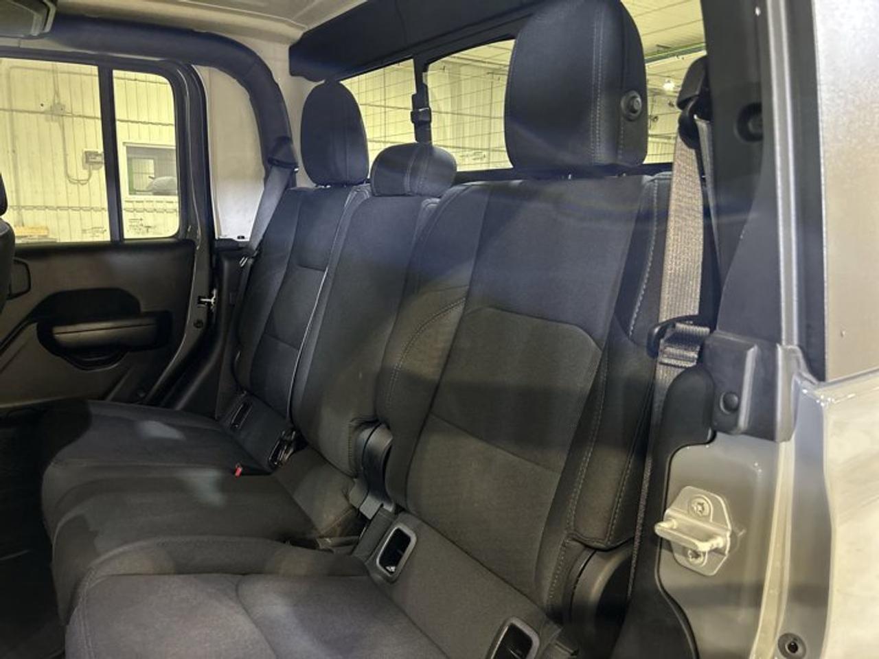 2021 Jeep Gladiator Sport S 4x4 Photo