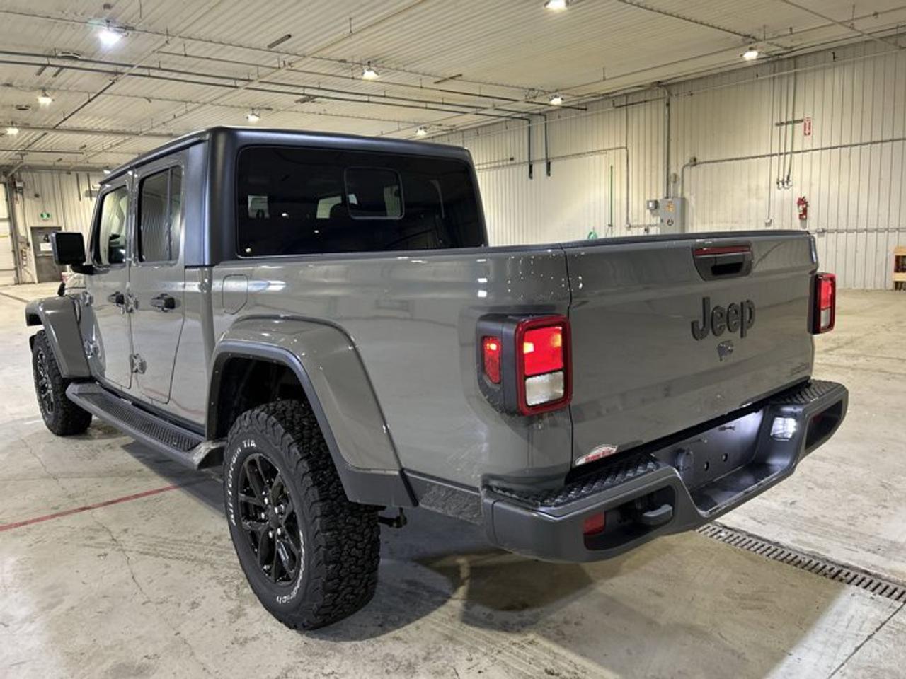 2021 Jeep Gladiator Sport S 4x4 Photo