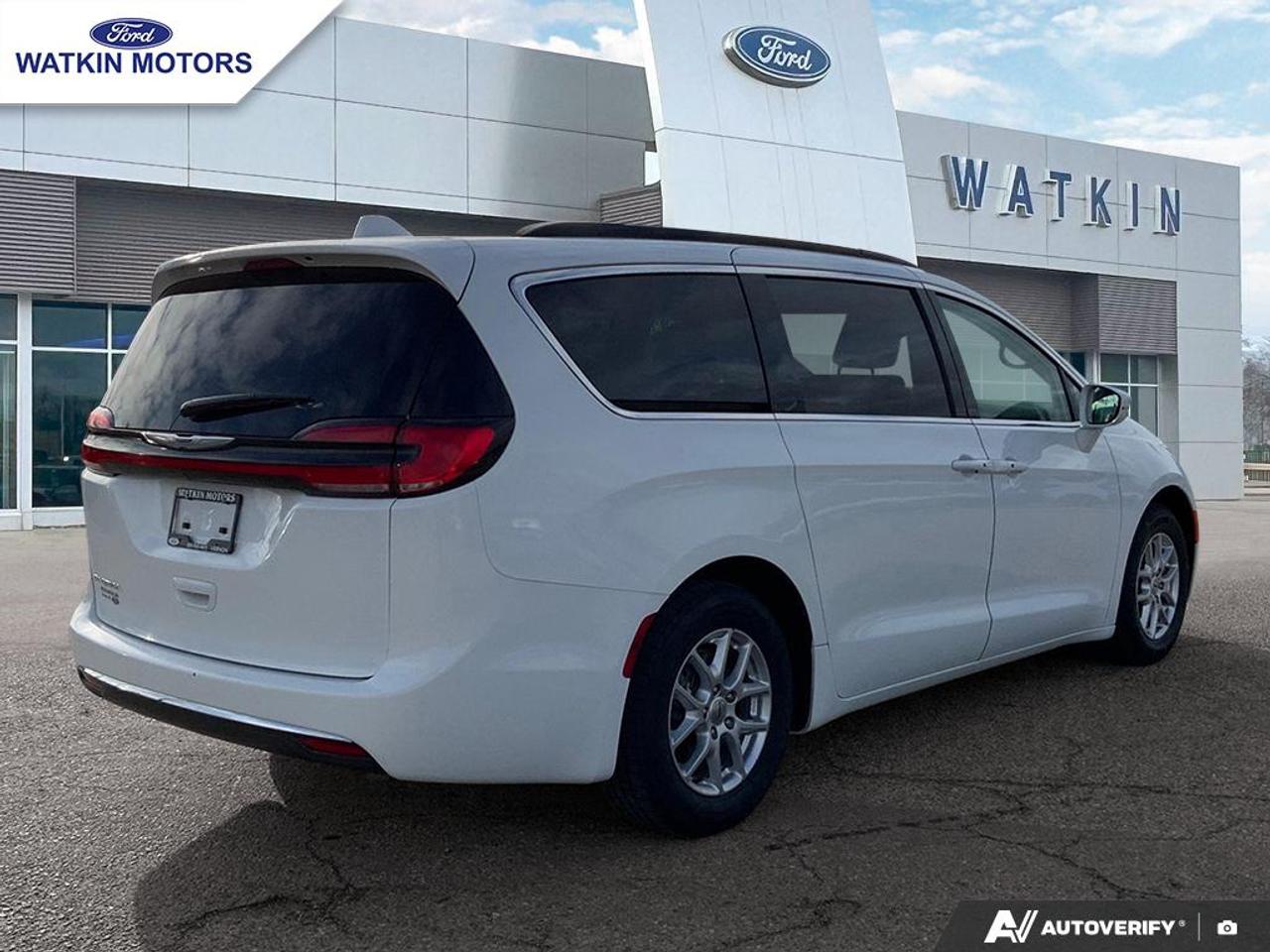 2022 Chrysler Pacifica Touring L Photo4