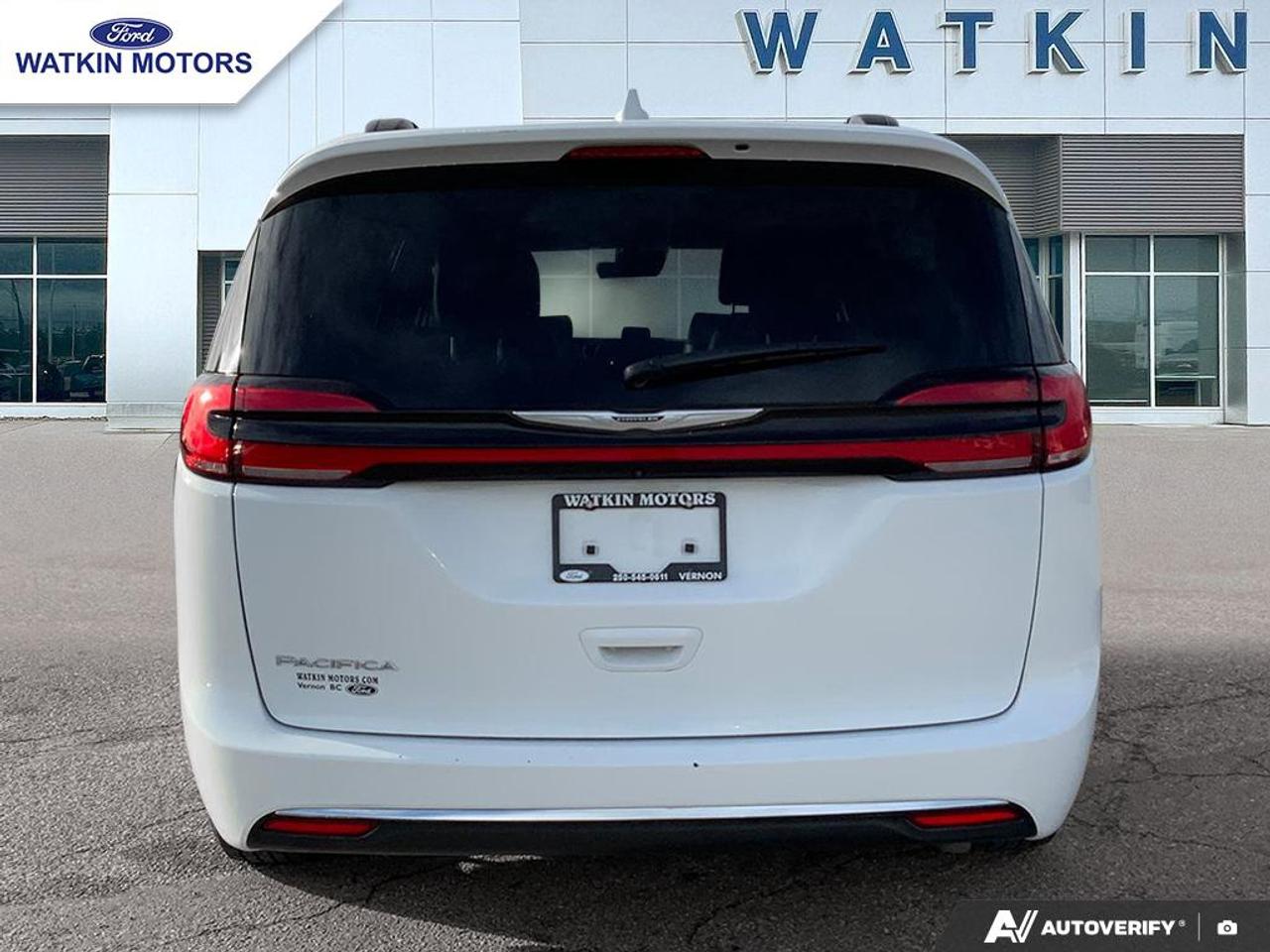 2022 Chrysler Pacifica Touring L Photo3