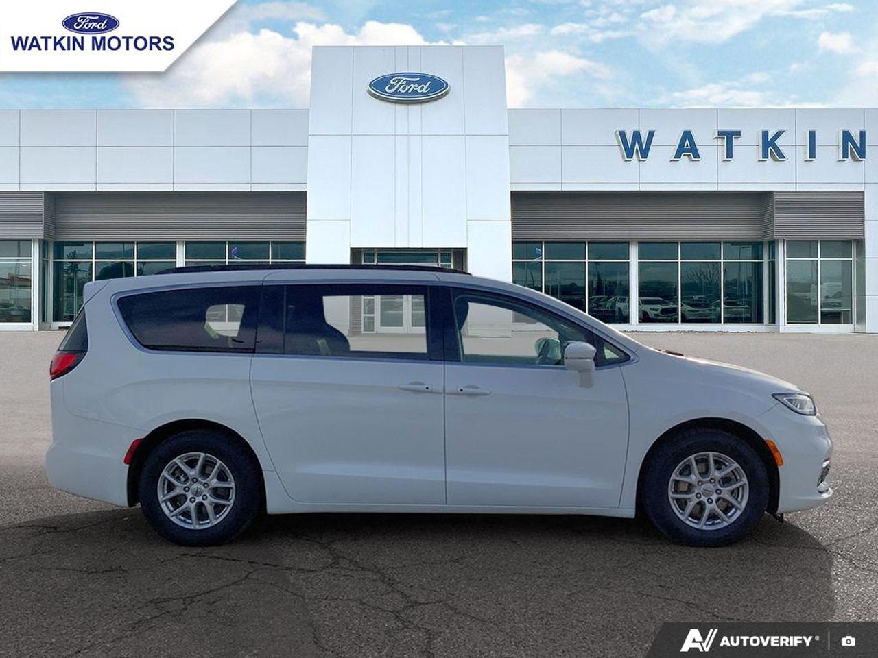 2022 Chrysler Pacifica Touring L Photo5