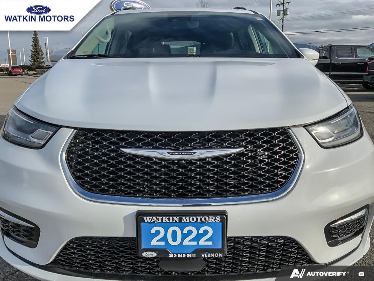 2022 Chrysler Pacifica Touring L Photo11