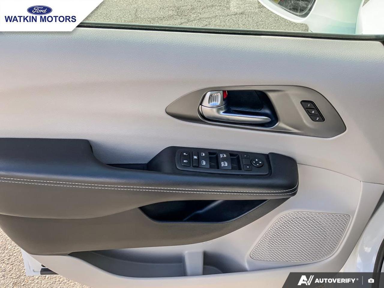 2022 Chrysler Pacifica Touring L Photo19