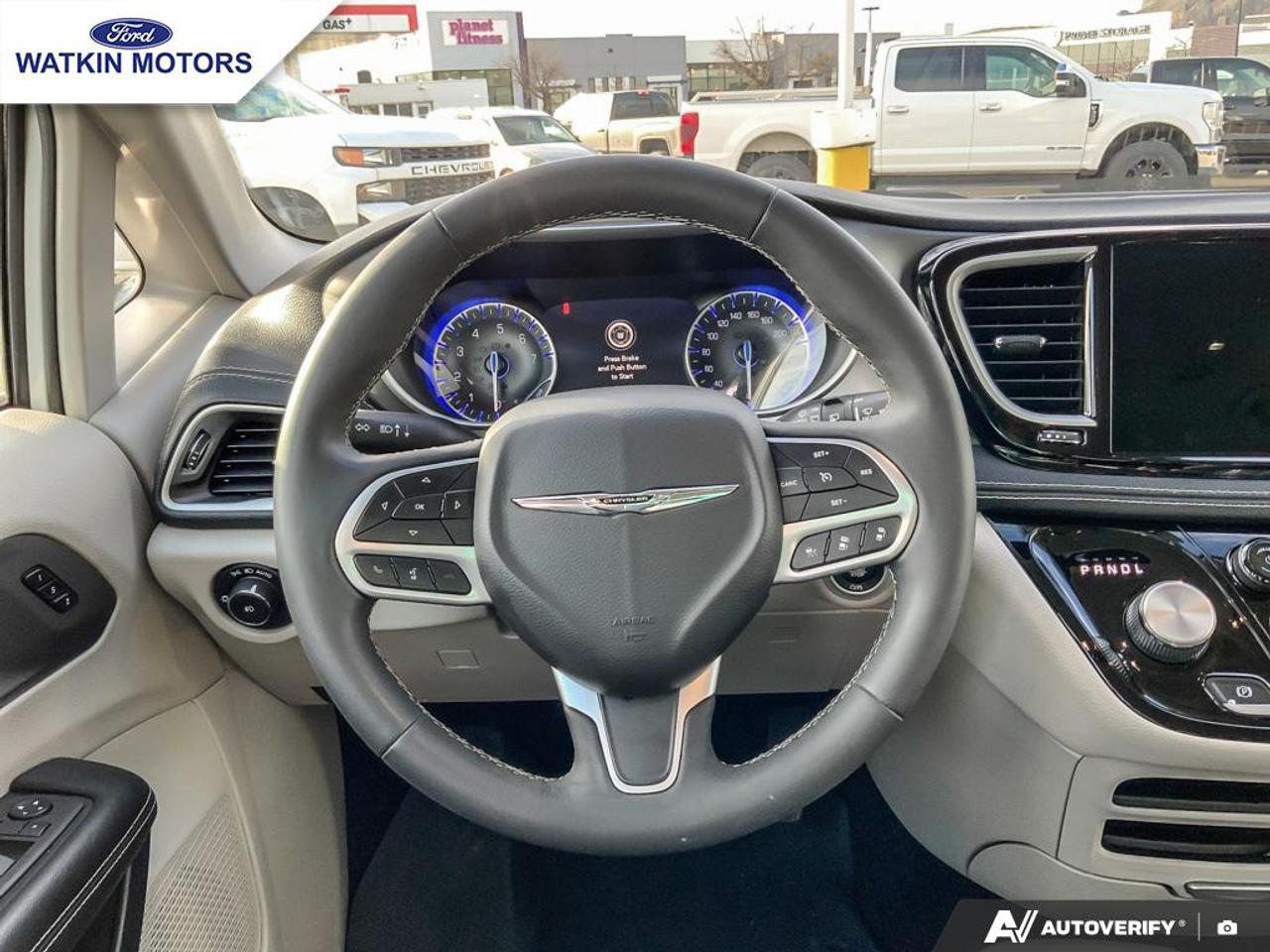 2022 Chrysler Pacifica Touring L Photo16