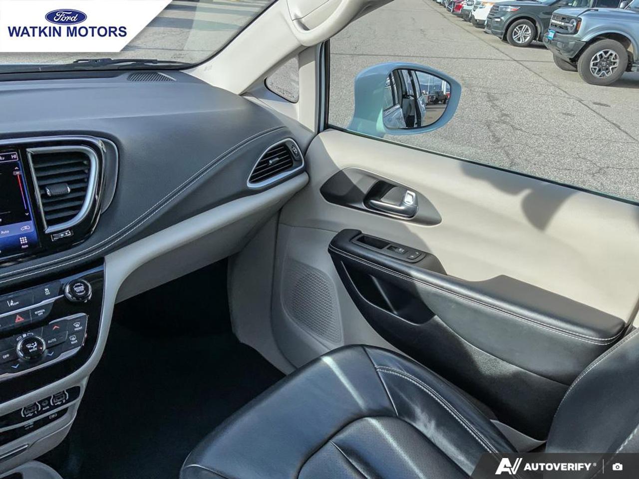 2022 Chrysler Pacifica Touring L Photo27