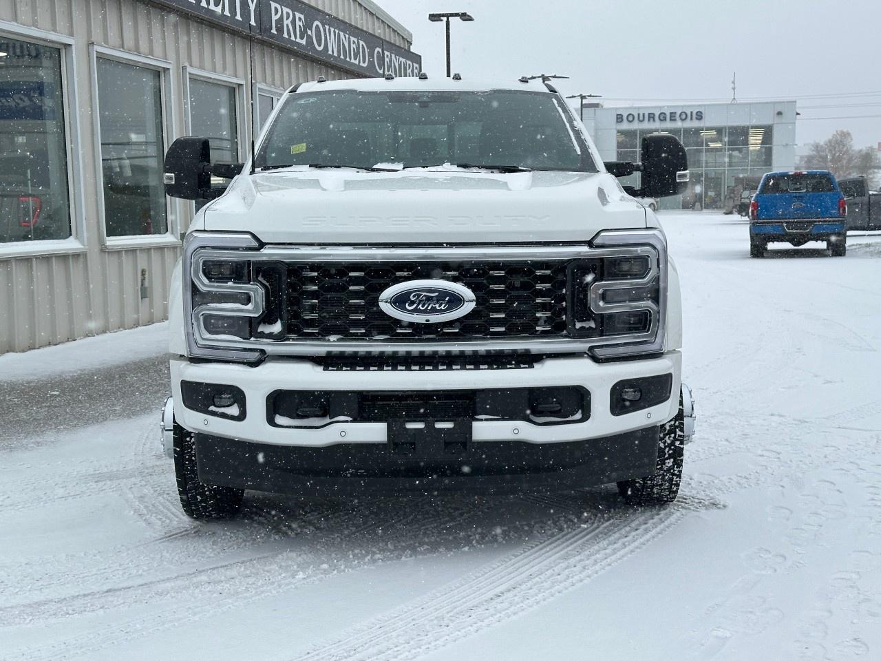 2026 Ford F-450 Super Duty DRW PLATINUM 4WD CREW CAB 8' BOX Photo2