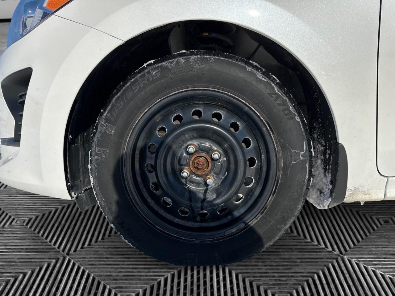 2022 Kia Rio 5-Door Photo