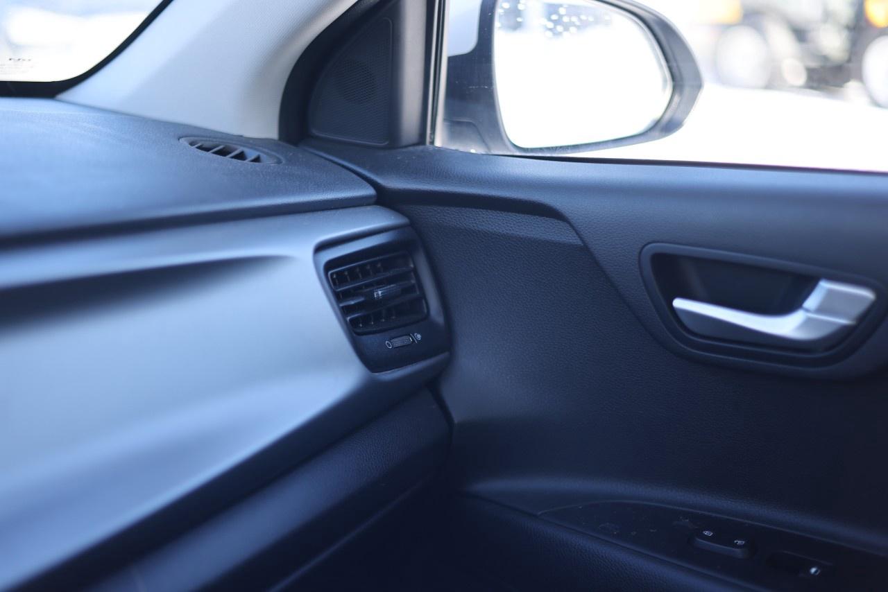 2022 Kia Rio 5-Door Photo