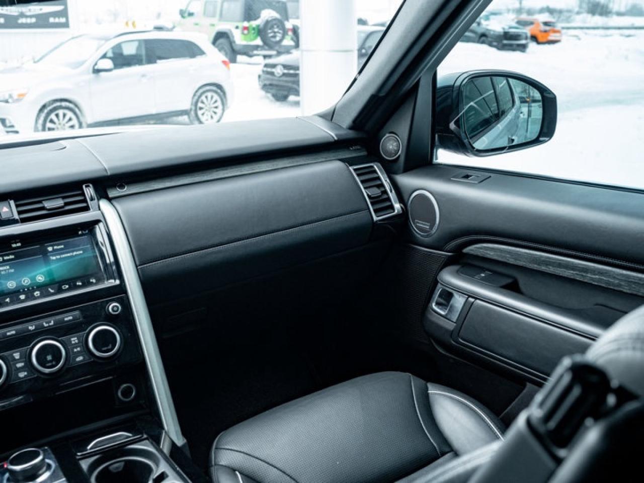 2019 Land Rover Discovery HSE LUXURY Photo