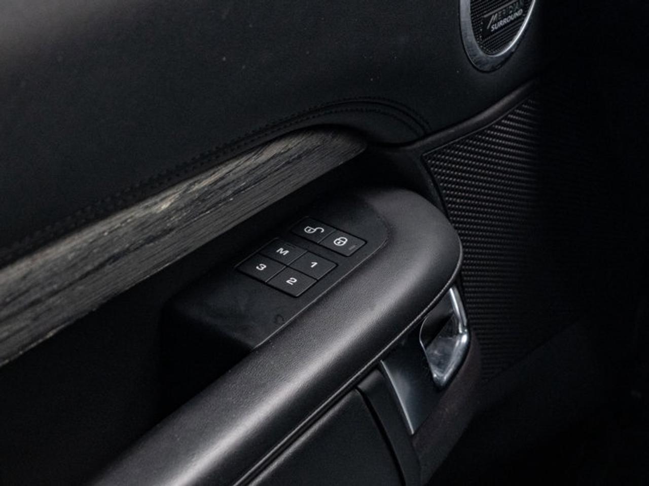 2019 Land Rover Discovery HSE LUXURY Photo