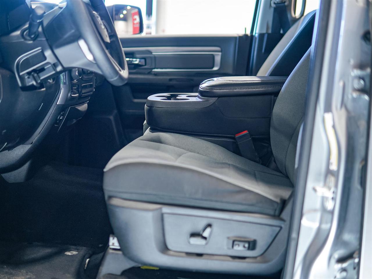 2023 RAM 1500 Classic SLT | CREW CAB | 4X4 | 20 INCH RIMS | NO ACCIDENTS Photo