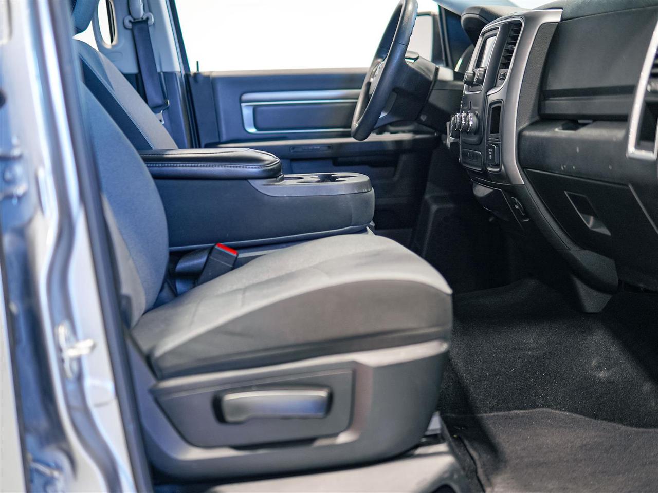 2023 RAM 1500 Classic SLT | CREW CAB | 4X4 | 20 INCH RIMS | NO ACCIDENTS Photo