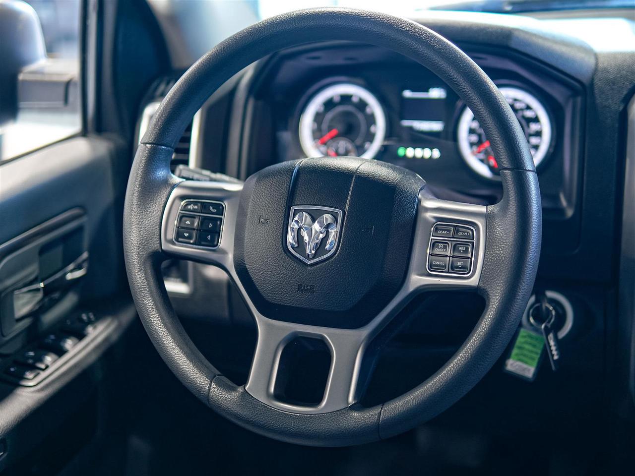 2023 RAM 1500 Classic SLT | CREW CAB | 4X4 | 20 INCH RIMS | NO ACCIDENTS Photo