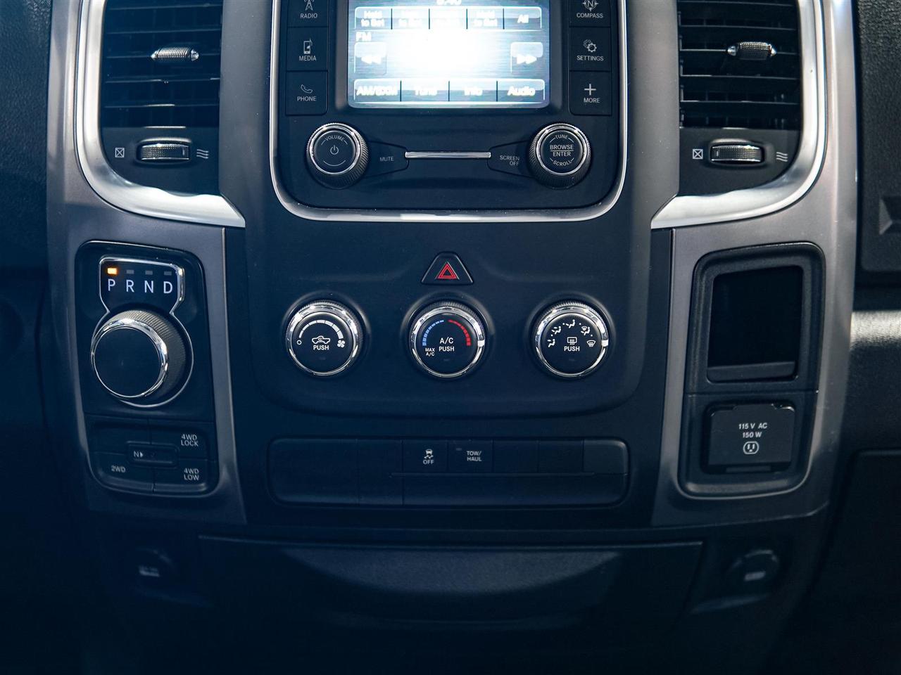 2023 RAM 1500 Classic SLT | CREW CAB | 4X4 | 20 INCH RIMS | NO ACCIDENTS Photo