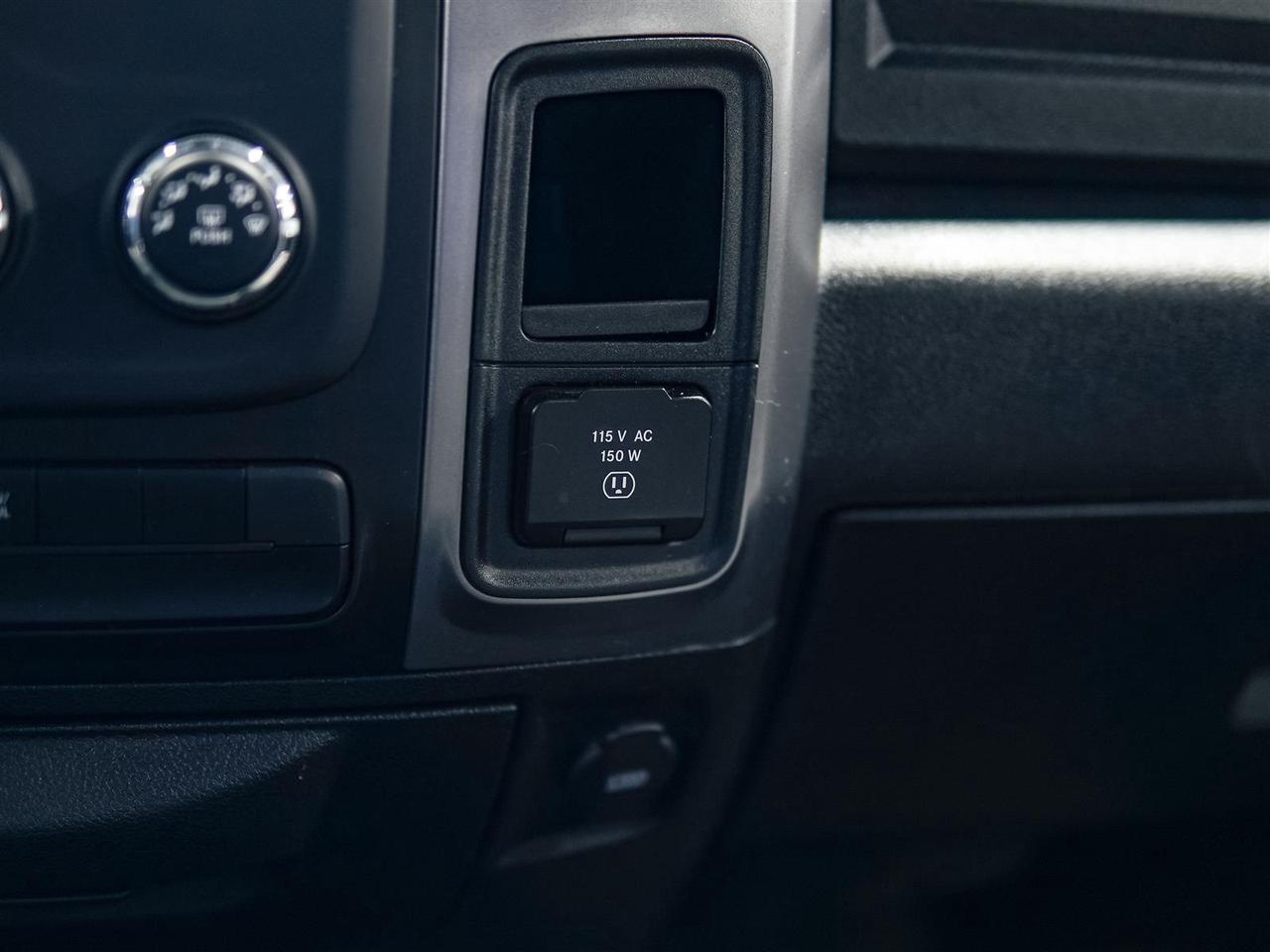 2023 RAM 1500 Classic SLT | CREW CAB | 4X4 | 20 INCH RIMS | NO ACCIDENTS Photo