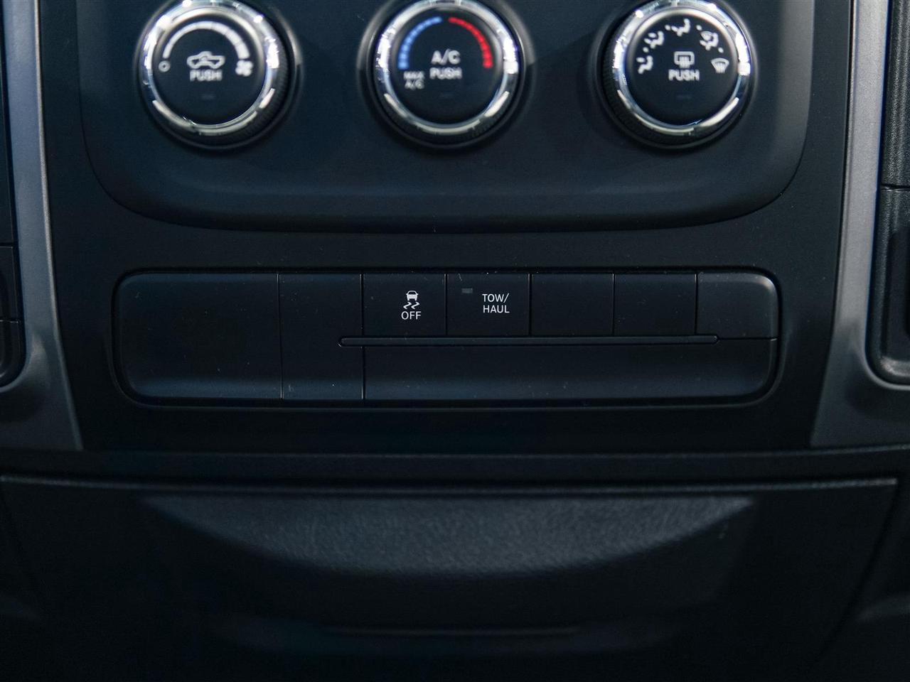 2023 RAM 1500 Classic SLT | CREW CAB | 4X4 | 20 INCH RIMS | NO ACCIDENTS Photo