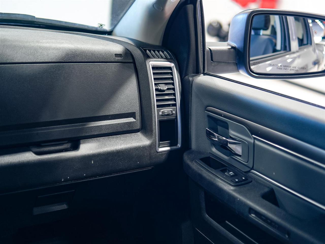 2023 RAM 1500 Classic SLT | CREW CAB | 4X4 | 20 INCH RIMS | NO ACCIDENTS Photo