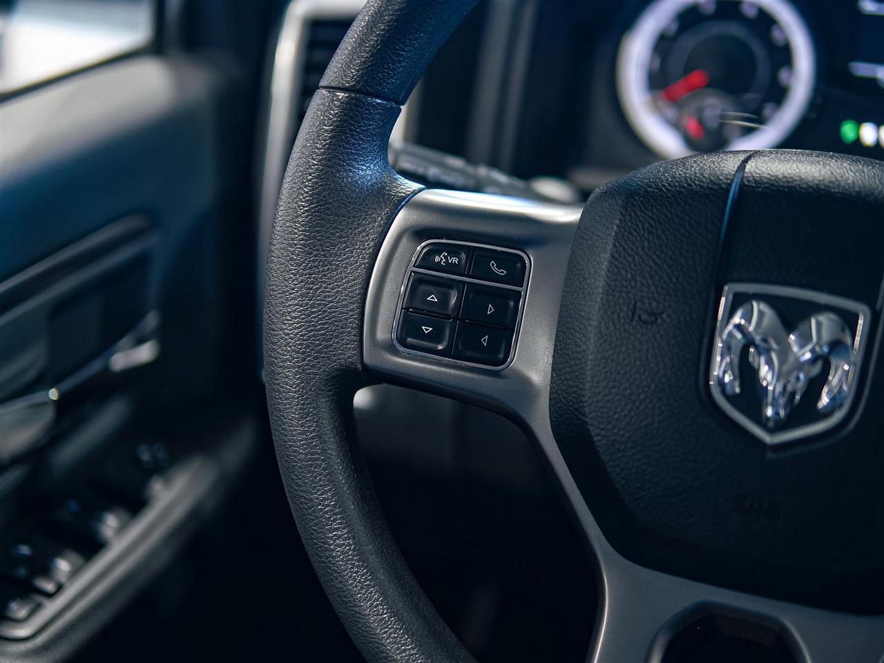 2023 RAM 1500 Classic SLT | CREW CAB | 4X4 | 20 INCH RIMS | NO ACCIDENTS Photo