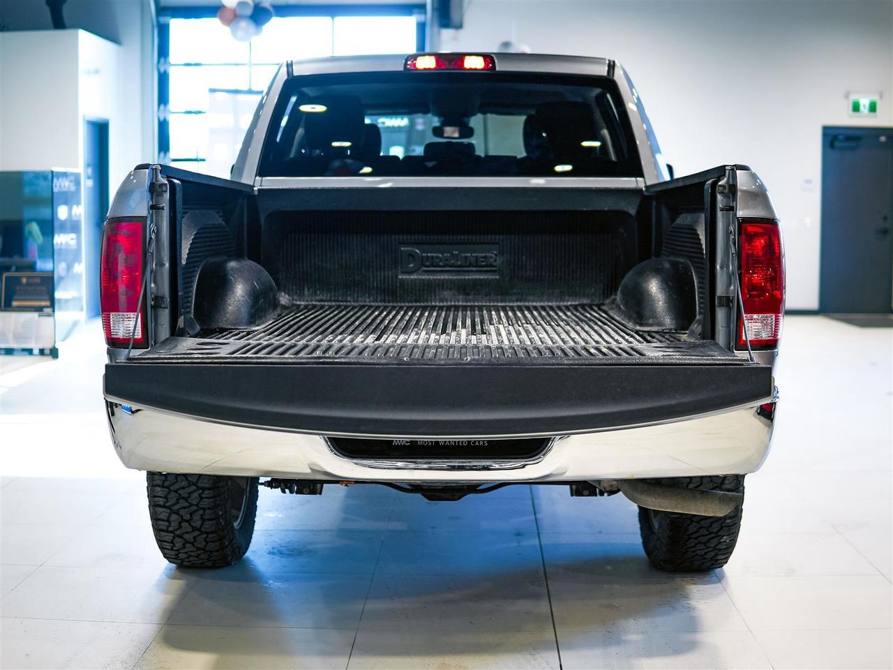 2023 RAM 1500 Classic SLT | CREW CAB | 4X4 | 20 INCH RIMS | NO ACCIDENTS Photo