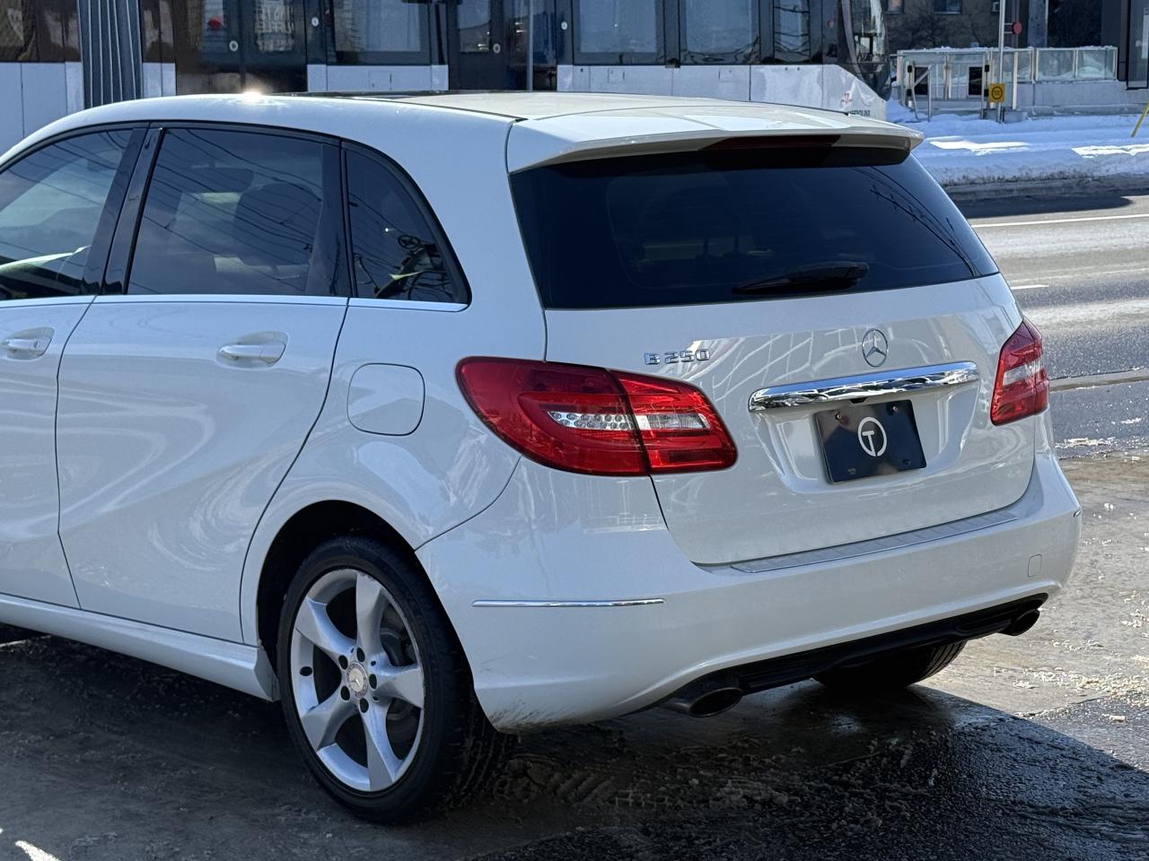 2014 Mercedes-Benz B-Class B250 | PREMIUM | PANO | BACK UP CAMERA Photo