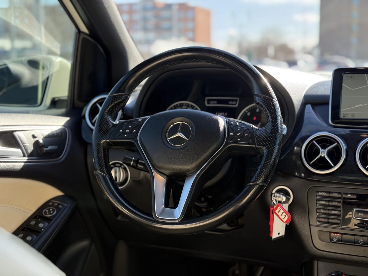 2014 Mercedes-Benz B-Class B250 | PREMIUM | PANO | BACK UP CAMERA Photo