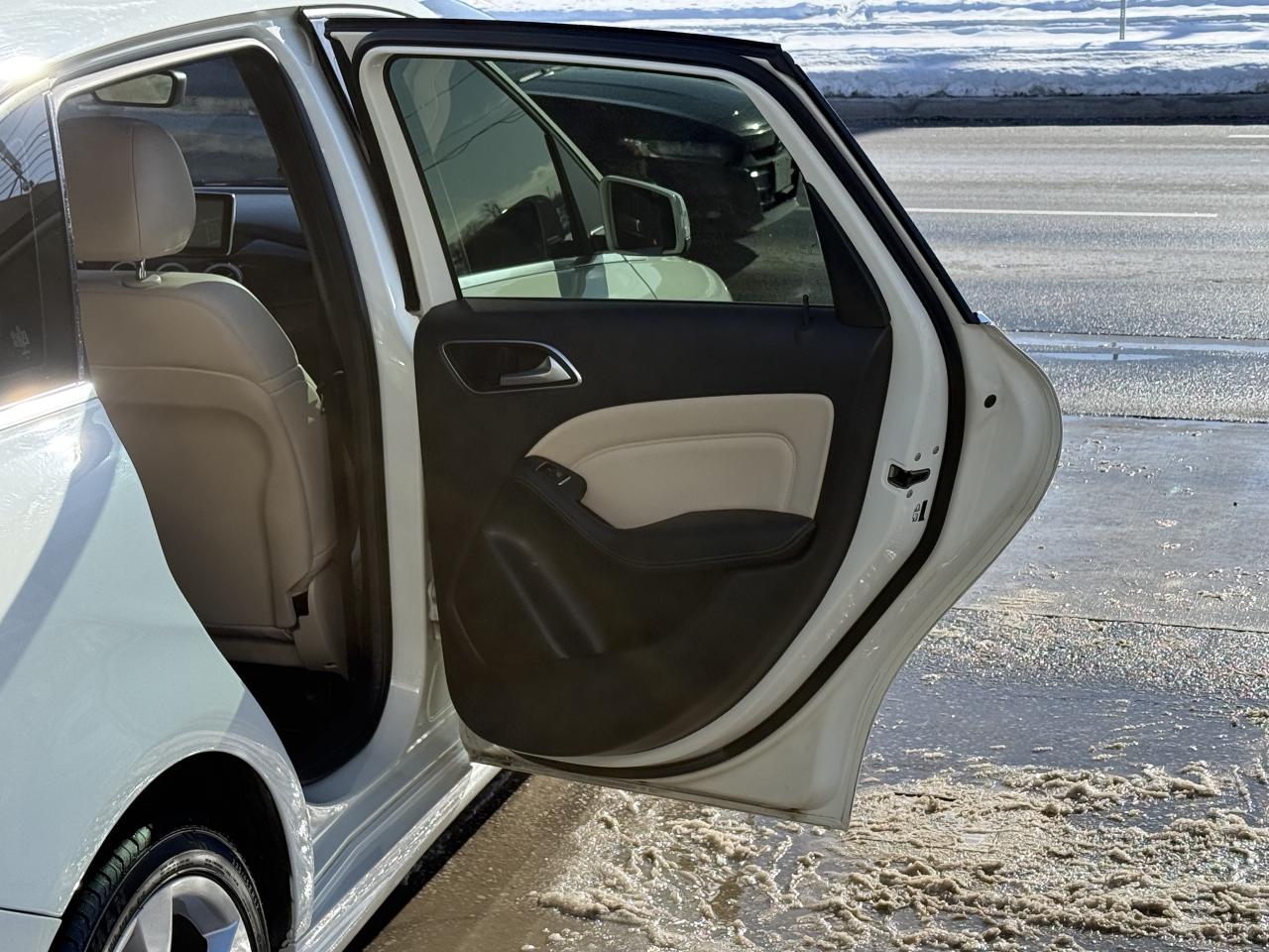 2014 Mercedes-Benz B-Class B250 | PREMIUM | PANO | BACK UP CAMERA Photo