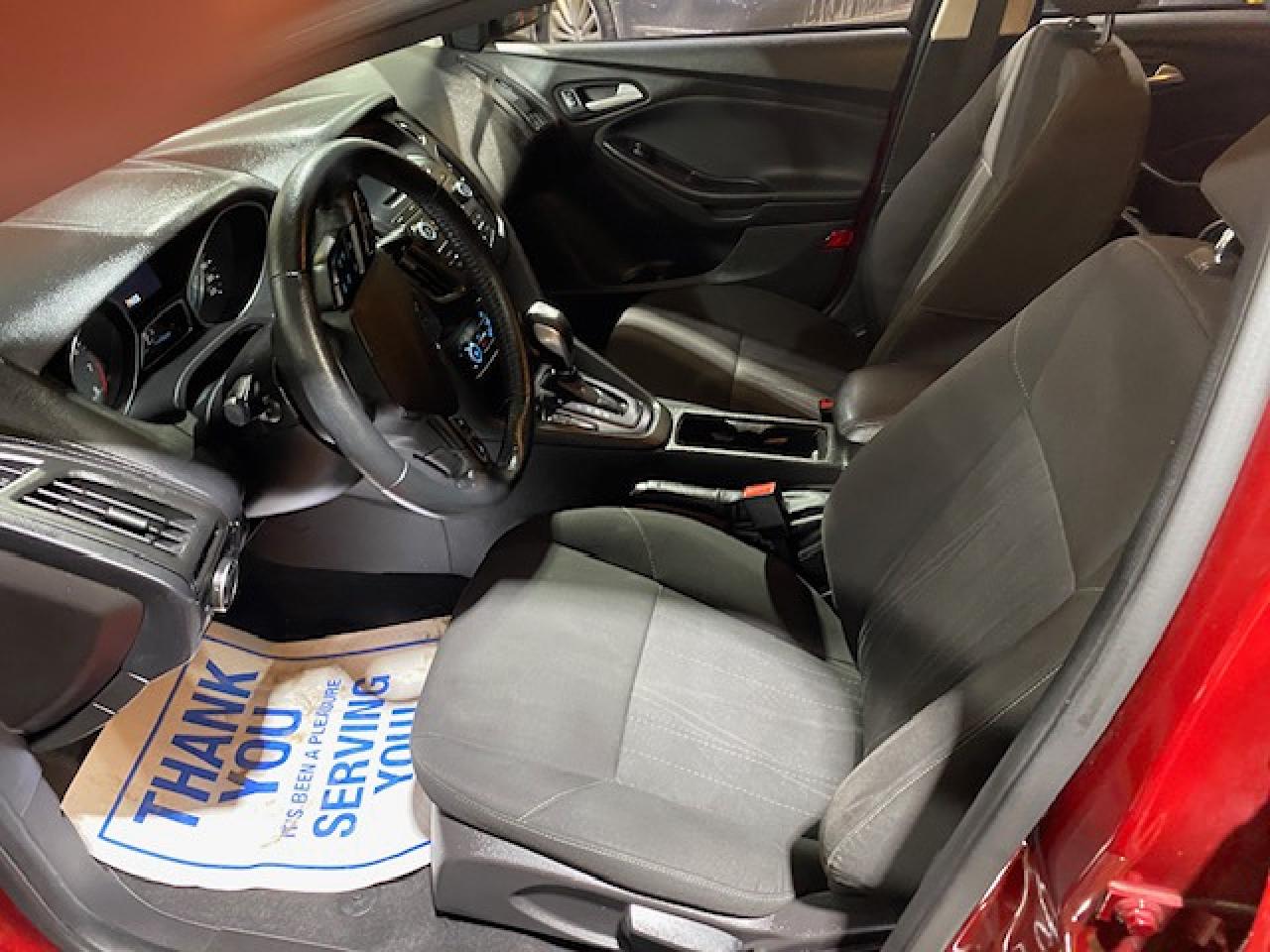 2015 Ford Focus 5DR HB SE Photo4