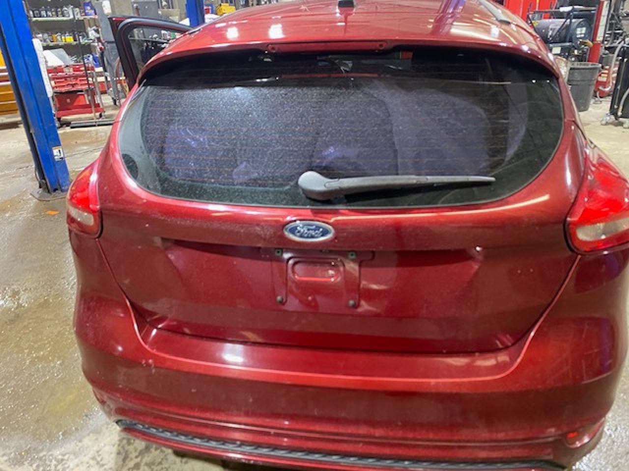 2015 Ford Focus 5DR HB SE Photo2