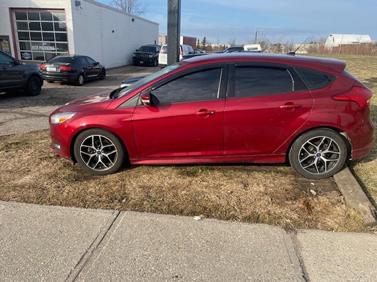 2015 Ford Focus 5DR HB SE Photo0