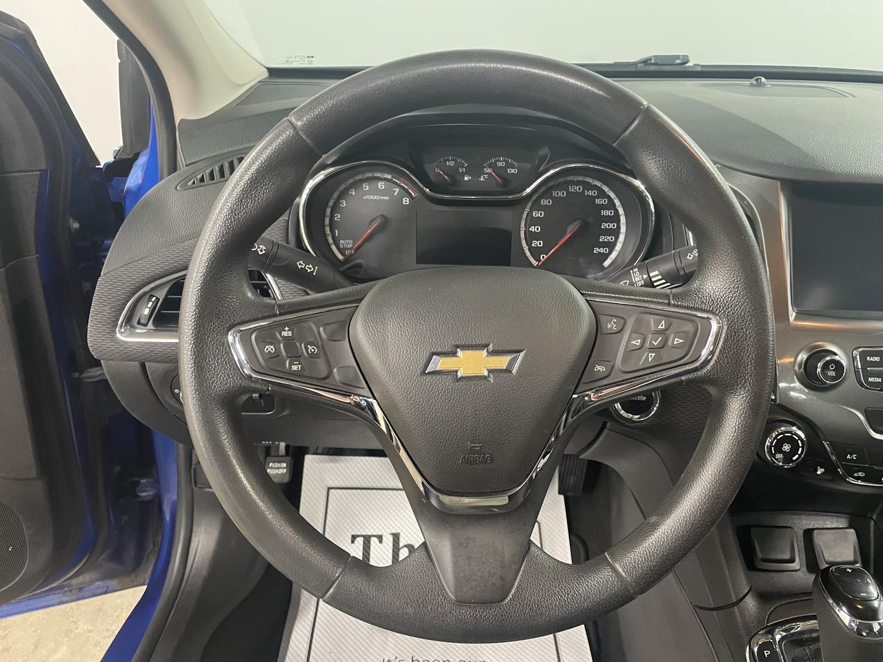 2017 Chevrolet Cruze LT | SUNROOF | POWER SEATS | HEATED SEATS Photo7