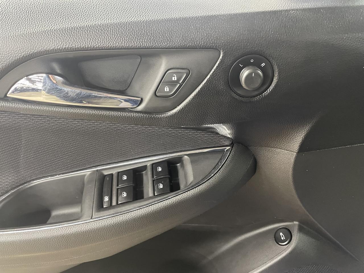 2017 Chevrolet Cruze LT | SUNROOF | POWER SEATS | HEATED SEATS Photo