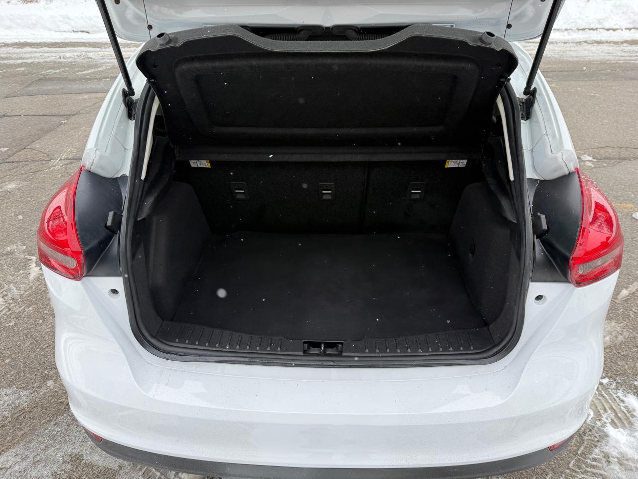 2015 Ford Focus 5DR HB SE..BLUETOOTH..REAR VIEW CAMERA.CERTIFIED!! Photo