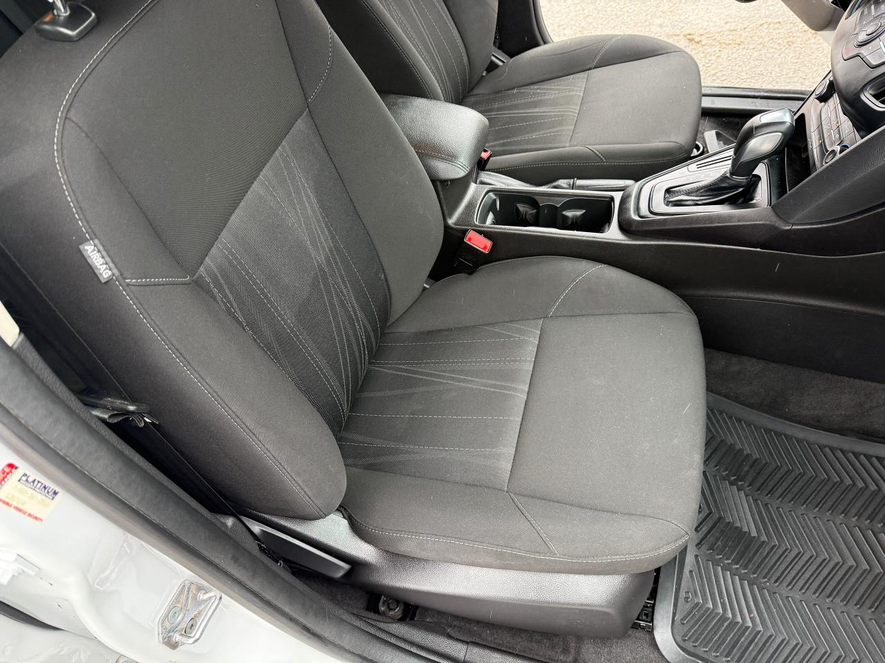 2015 Ford Focus 5DR HB SE..BLUETOOTH..REAR VIEW CAMERA.CERTIFIED!! Photo