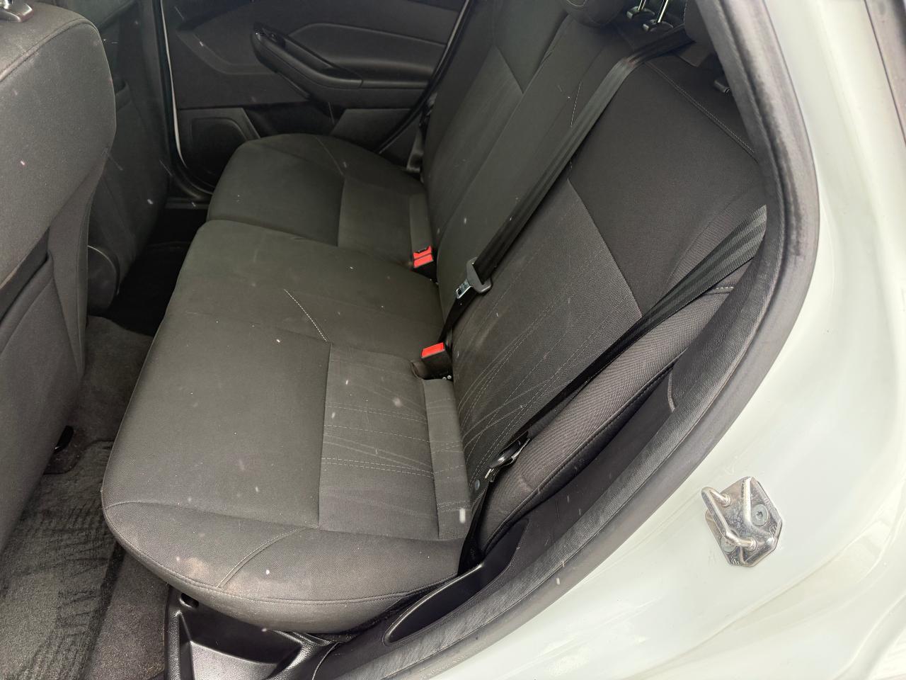 2015 Ford Focus 5DR HB SE..BLUETOOTH..REAR VIEW CAMERA.CERTIFIED!! Photo