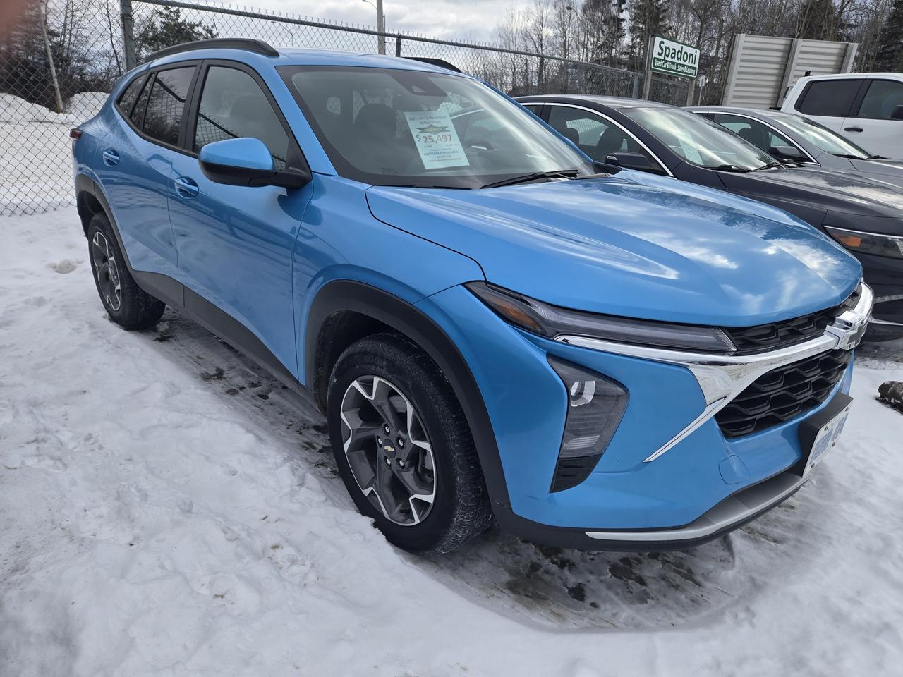 2025 Chevrolet Trax LT Photo2