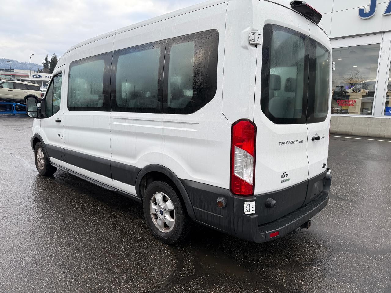 2018 Ford Transit Passenger Wagon XLT Photo2