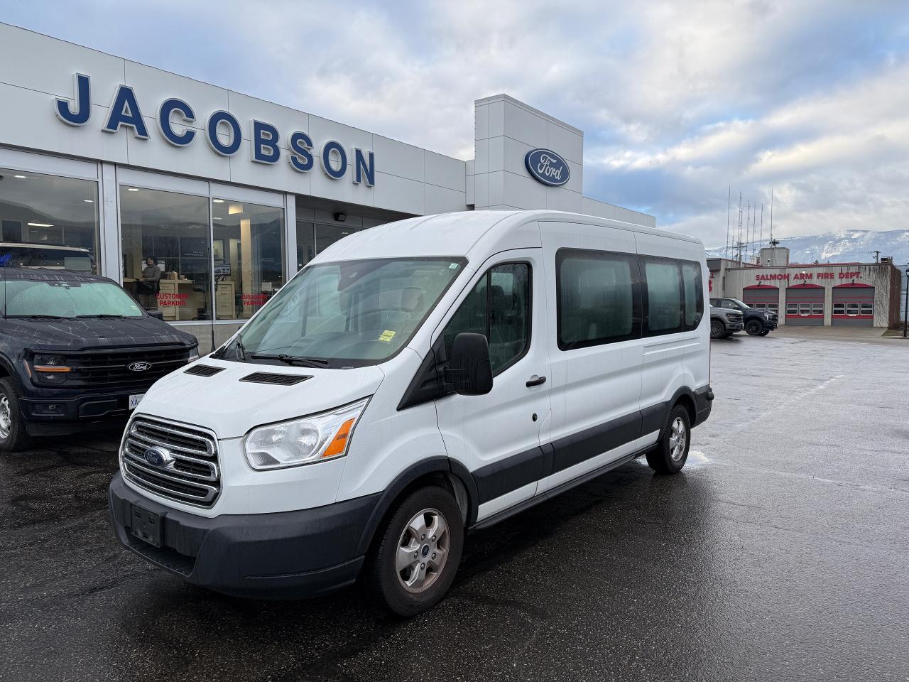 2018 Ford Transit Passenger Wagon XLT Photo0