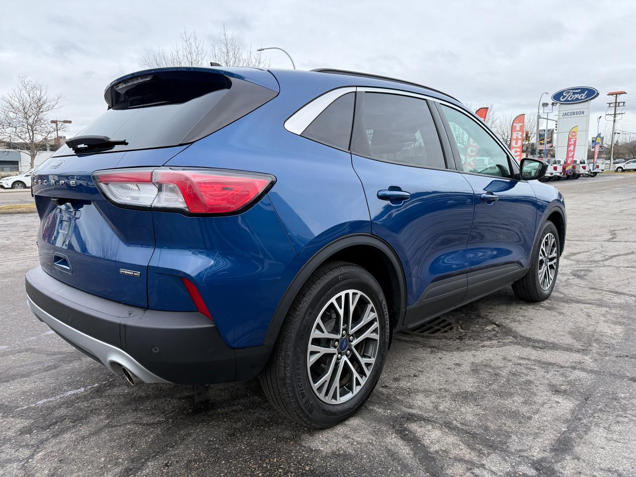 2022 Ford Escape SEL Hybrid Photo4