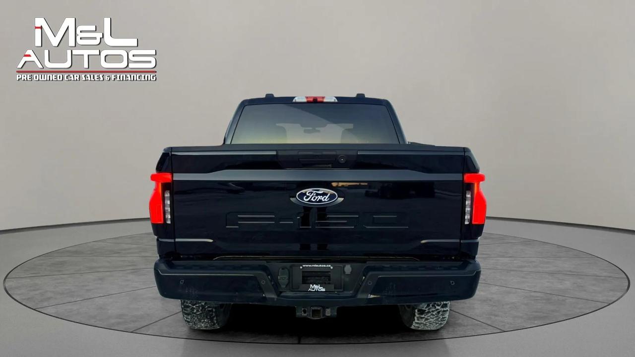 2024 Ford F-150 Lightning XLT 4WD SuperCrew 5.5' Box Photo4