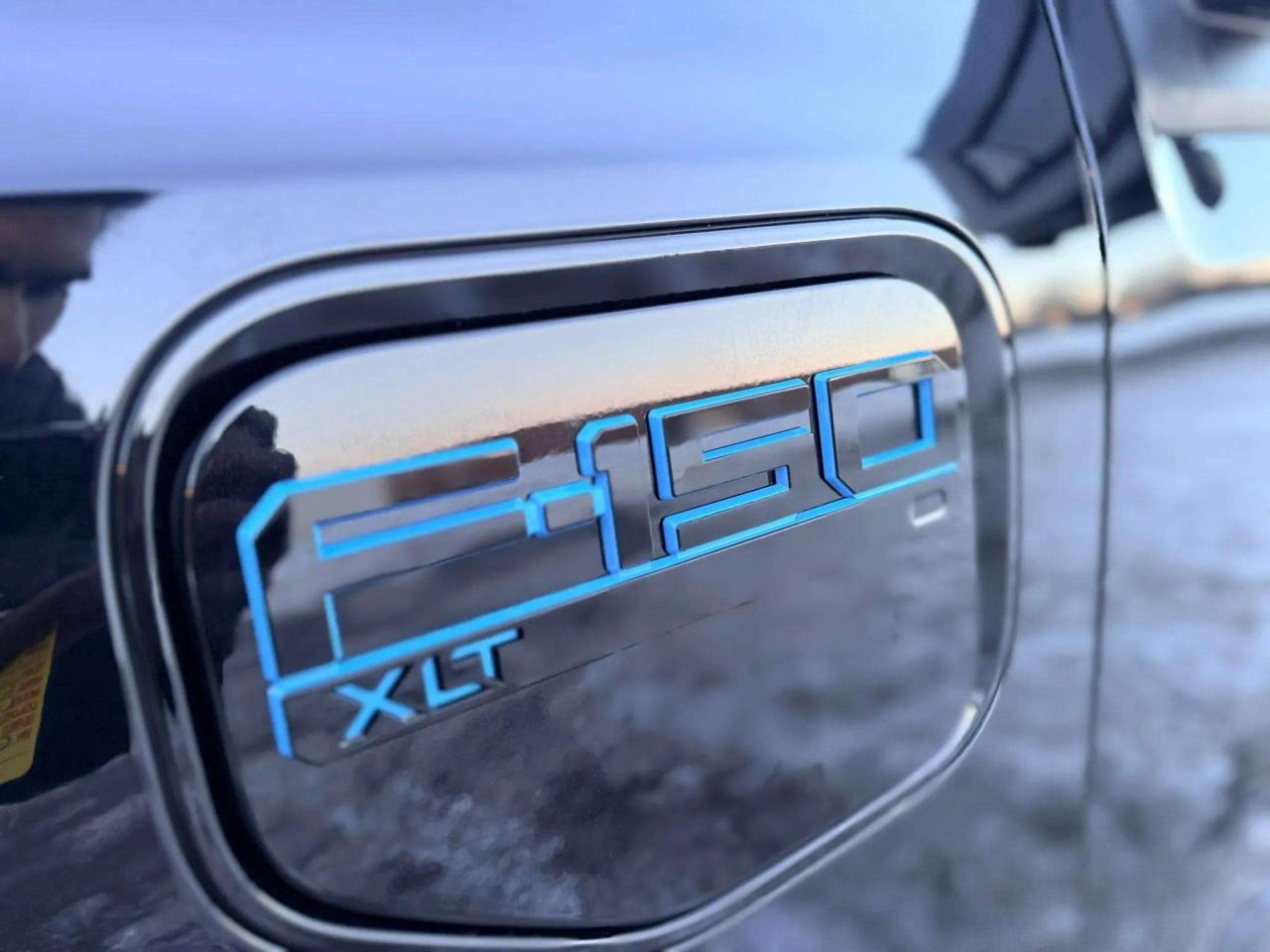 2024 Ford F-150 Lightning XLT 4WD SuperCrew 5.5' Box Photo